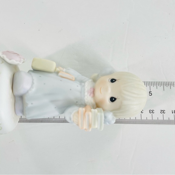 Precious Moments Grow in Grace Age 5 - Picture 3 of 4